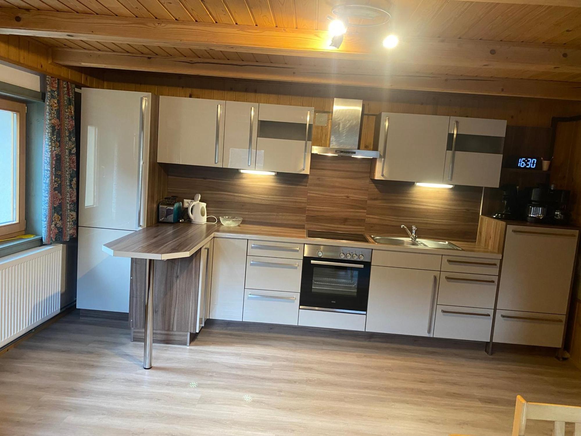 Sehr Geraeumige, Gemuetliche Familienunterkunft - Stofbauer Apartment *
